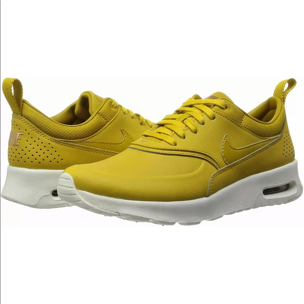 Nike Women's Yellow Athletic Shoes